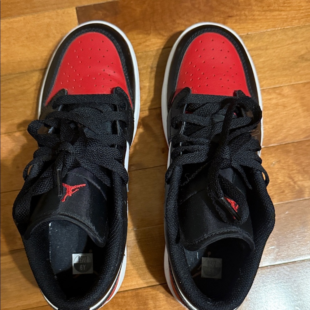 Nike Kids Sneakers - Red and Black - Picture 2 of 4